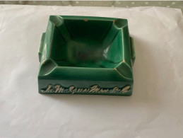 Job Papier A Cigarette Cendrier Rare Model Format : 11.2 X 13.3 Par 5 De Hauteur * - Porcelain