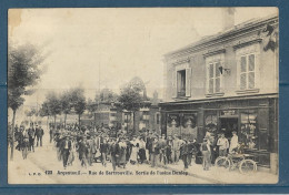 Delcampe - CPA - 95 -  Argenteuil - Rue De Sartrouville - Sortie De L'Usine Dunlop - Carte Animée Voir 2 (Scans) - Argenteuil