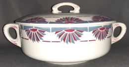 Une Soupière En Céramique CERANORD SAINT AMAND, Modèle HORIZON.  Motifs Géométrique Gris Et Bordeau. - Suppenterrinen