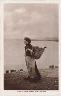 AUSTRALIE - Darwin - Is That Oor Boat ? Cullen Bay - Femme Avec Un Panier Dans Le Dos - Carte Postale Ancienne - Darwin