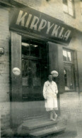 Delcampe - 1930 KAUNAS? KIRPYKLA PHOTO LITHUANIA BARBER SHOP - Litauen