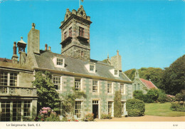 ROYAUME-UNI - La Seigneurie The Home Of La Dame De Serq Is Situated In Beautiful Gardens - Carte Postale - Sark