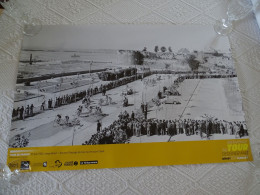 Delcampe - Tour De France BREST 2018, Affiche 40x60 Passage Cours Dajot En 1952 ; Ref 3233 - Affiches