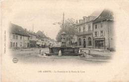 [-5%] FRANCE - Les Abrets - La Fontaine Et La Route De Lyon - Vue Générale - Animé - Carte Postale Ancienne - Les Abrets