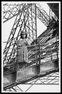* CP PHOTO * VIADUC GARABIT - FEMME SUR LE VIADUC - ANIMEE - Altri & Non Classificati