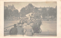 Delcampe - ¤¤  -   Carte-Photo D'un Cavalier Passant Un Obstacle Lors D'un Concours Hippique  -  Cheval        -   ¤¤ - Reitsport