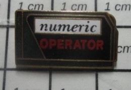 815A Pin's Pins / Beau Et Rare : Thème INFORMATIQUE / NUMERIC OPERATOR - Informatica