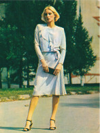 Soviet Fashion Card With The Pattern On The Backside - Woman In Blue Dress -  Printed 1983 - Ca. 18x14 Cm - Patrones