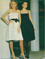 Soviet Fashion Card With The Pattern On The Backside - 2 Women In Dresses -  Printed 1983 - Ca. 18x14 Cm - Patrones