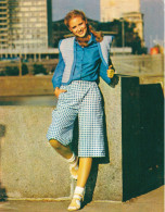 Soviet Fashion Card With The Pattern On The Backside - Woman In Blue Pants Shirt Vest Set -  Printed 1983 - Ca. 18x14 Cm - Patrones