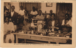 Delcampe - PC MISSIONAIRE LOME ECOLE PROFESSIONNELLE CORDONNERIE TOGO ETHNIC TYPE (a28008) - Togo