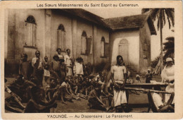 Delcampe - PC MISSIONARIES YAOUNDE AU DISPENSAIRE LE PANSEMENT CAMEROON (a27996) - Kamerun