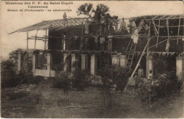 Delcampe - PC MISSIONARIES MAISON DE MISSIONNAIRE EN RESCONSTRUCTION CAMEROON (a27983) - Kamerun