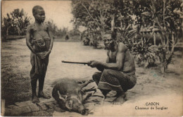 Delcampe - PC CHASSEUR DE SANGLIER HUNTER GABON ETHNIC TYPE (a27914) - Gabun