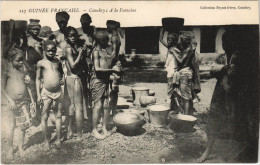 Delcampe - PC CONAKRY A LA FONTAINE FRENCH GUINEE AFRICA (a25616) - Französisch-Guinea