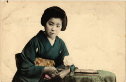 PC Geisha Girl With Flower Hand Colored JAPAN (a14632) - Altri & Non Classificati