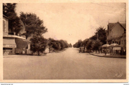 Delcampe - CPSM THARON PLAGE 44 Avenue De La Plage - Tharon-Plage