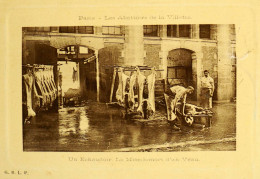 Delcampe - CPA - PARIS XIXe Arrt. > Les Abattoirs De La Villette , Un Echaudoir - La Mise à Mort D'un Veau - TBE - Paris (19)