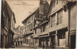 Delcampe - CPA BERNAY - VeiellesMaisons Rue De Charrettes (160437) - Bernay