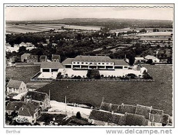 Delcampe - CPM 61 TRUN - Le Groupe Scolaire - Vue Aerienne - Trun