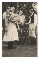 ** T2 Menyecske, Leány és Legény. Boldogi Népviselet, Magyar Folklór / Hungarian Folklore, Traditional Costumes From Bol - Unclassified