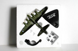 BOMBARDIER & GEANT DU CIEL B-17F MEMPHIS BELLE AVION MILITAIRE MILITARY AIRPLANE - ANCIEN MODELE AERONEF    (1610.82) - Airplanes & Helicopters