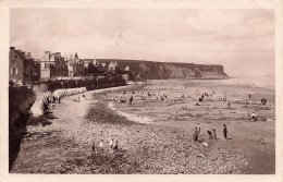 [-5%] FRANCE - Arromanches Les Bains - La Plage Et Les Falaises - L L - Animé - Carte Postale Ancienne - Arromanches