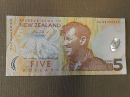 New Zealand  Neuseeland  5 Dollar  Polymer  Banknote     ( L -10 - New Zealand