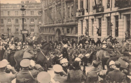 [-5%] BELGIQUE - Bruxelles - L'Avènement Du Roi Léopold III - Le Futur Roi Quelques Instants - Animé - Carte Postale Anc - Avenues, Boulevards