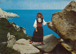 Delcampe - CARTOLINA  SANTA TERESA DI GALLURA SASSARI SARDEGNA MARE E COSTUME VIAGGIATA 1972   Y49 - Sassari
