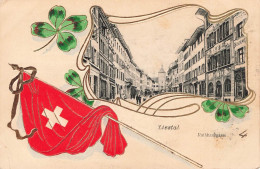 [-5%] SUISSE - Liestal - Rathhausgasse - Bannière Suisse - En Relief - Oblitéré à Liestal 8 III 04 - Carte Postale Ancie - Liestal