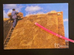 Delcampe - U1569 - Toit En Chaume Toiture Couvreur Chaumier -  Photos Francis DEBAISIEUX - Paysans Artisanat - Bauern