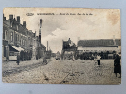 Delcampe - O0STDUINKERKE   Arrêt Du Tram  Rue De La Mer RARE Carte Postale - Oostduinkerke