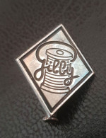 Rare Insigne Argent 800 Poiçonné émaillé "Gilby Wire SA - Fils Magnétique Pour Enregistreur - Usine à Rueil-Malmaison" - Other Apparatus