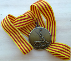 DA-105 Etat :Bon état Médaille Pesant 40g Avec Son Long Ruban Rouge Et Jaune= Pourtour De La Médaille,c - Other & Unclassified