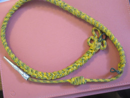 Fourragère Simple/Cordon Vert Et Jaune/avec Embout Métal Blanc/ Régiment ?/Origine à Déterminer/vers Fin XXéme     GAL21 - Uniforms