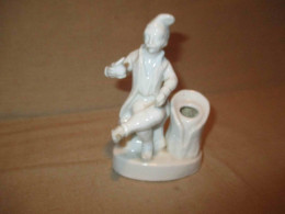 Ancien Encrier En Porcelaine De Vieux Paris Homme Assis XIX ème - Calamai