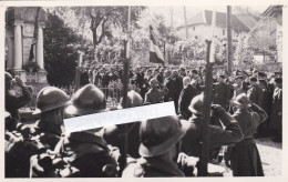 73 RUFFIEUX - Carte Photo Une Commémoration Devant Le Monument Aux Morts, Années 40 - Ruffieux