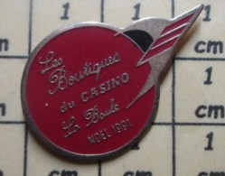 1521 Pin's Pins / Beau Et Rare / NOEL / BOUTIQUES DU CASINO DE LA BAULE NOEL 91 - Navidad