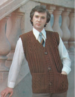 Soviet Fashion Card With The Pattern On The Backside - Man In Brown Vest - Printed 1983 - Ca. 18x14 Cm - Patrones