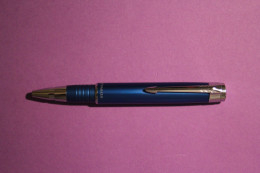 PARKER STYLO BILLE BLEU RETRACTABLE AVEC ETUI SAC A MAIN  NEUF JAMAIS UTILISE - Schreibgerät