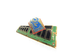 PIN'S    VIKING COMPONENTS   COMPUTER MEMORY  64 MB  Email Grand Feu - Informatica