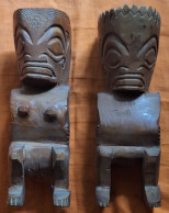 ART POLYNESIEN - COUPLE DE TIKIS - TAHITI - BOIS LOCAL - ANNEE 50 - SOUVENIR DE VOYAGE - HAUTEUR : 350 Mm - Primitive Kunst