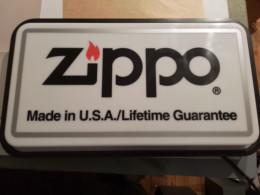 Zippo Leuchtreklame 52 Cm X 29 Cm X 6,8 Cm Gebraucht Sehr Selten - Objetos Publicitarios