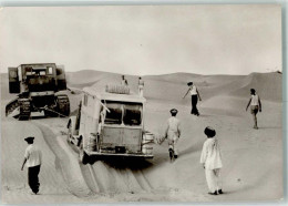 39757853 - Karakum Wueste  Auto Tracht - Turkmenistan