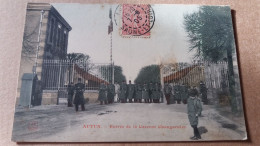 CPA AUTUN SAONE ET LOIRE 71ENTREE DE LA CASERNE CHANGARNIER SOLDATS MILITAIRES ANIMATION 1905 ED JC  ? - Autun
