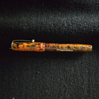Bureau écriture Stylo Ancien Noir ET Orange Bakélite Nuancée à Pompe Réservoir Caoutchou Sec Plume Jaune - Schreibgerät