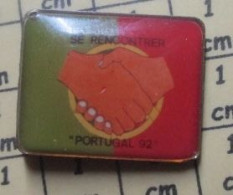 1121 Pin's Pins / Beau Et Rare / AUTRES / PORTUGAL POIGNEE DE MAINS SE RENCONTRER - Parachutting