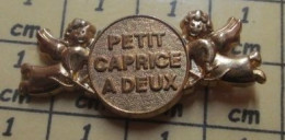3217 Pin's Pins / Beau Et Rare / ARTHUS BERTRAND / DORé A L'OR FIN FROMAGE PETIT CAPRICE A DEUX CUPIDON - Arthus Bertrand