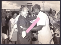 Zambia Yugoslavia President Tito With Kenneth Kaunda 1979 Photo 17 X 23 Cm (see Sales Conditions) - Sambia